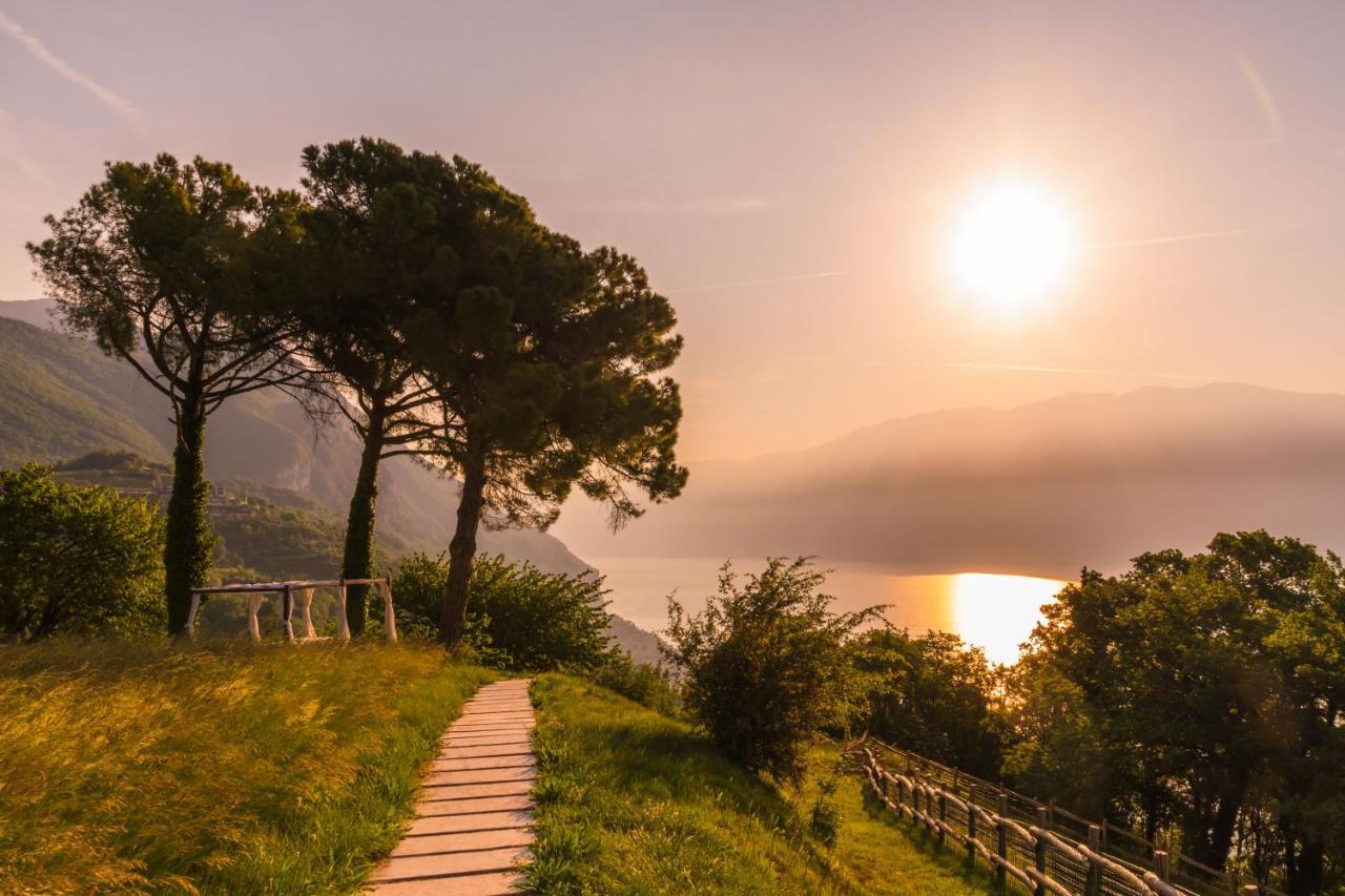 Boutique Hotel Villa Sostaga Gargnano Bagian luar foto