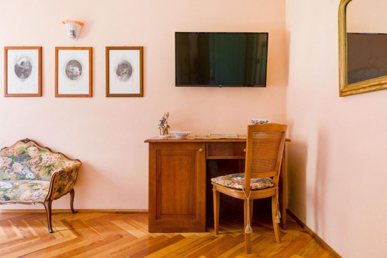Boutique Hotel Villa Sostaga Gargnano Bagian luar foto