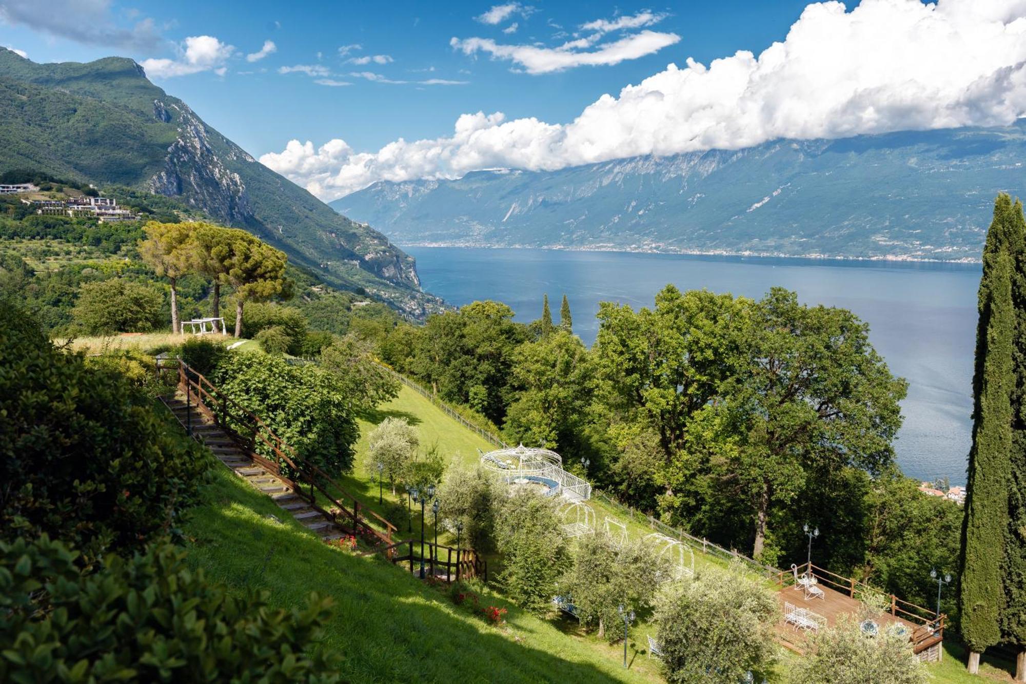 Boutique Hotel Villa Sostaga Gargnano Bagian luar foto