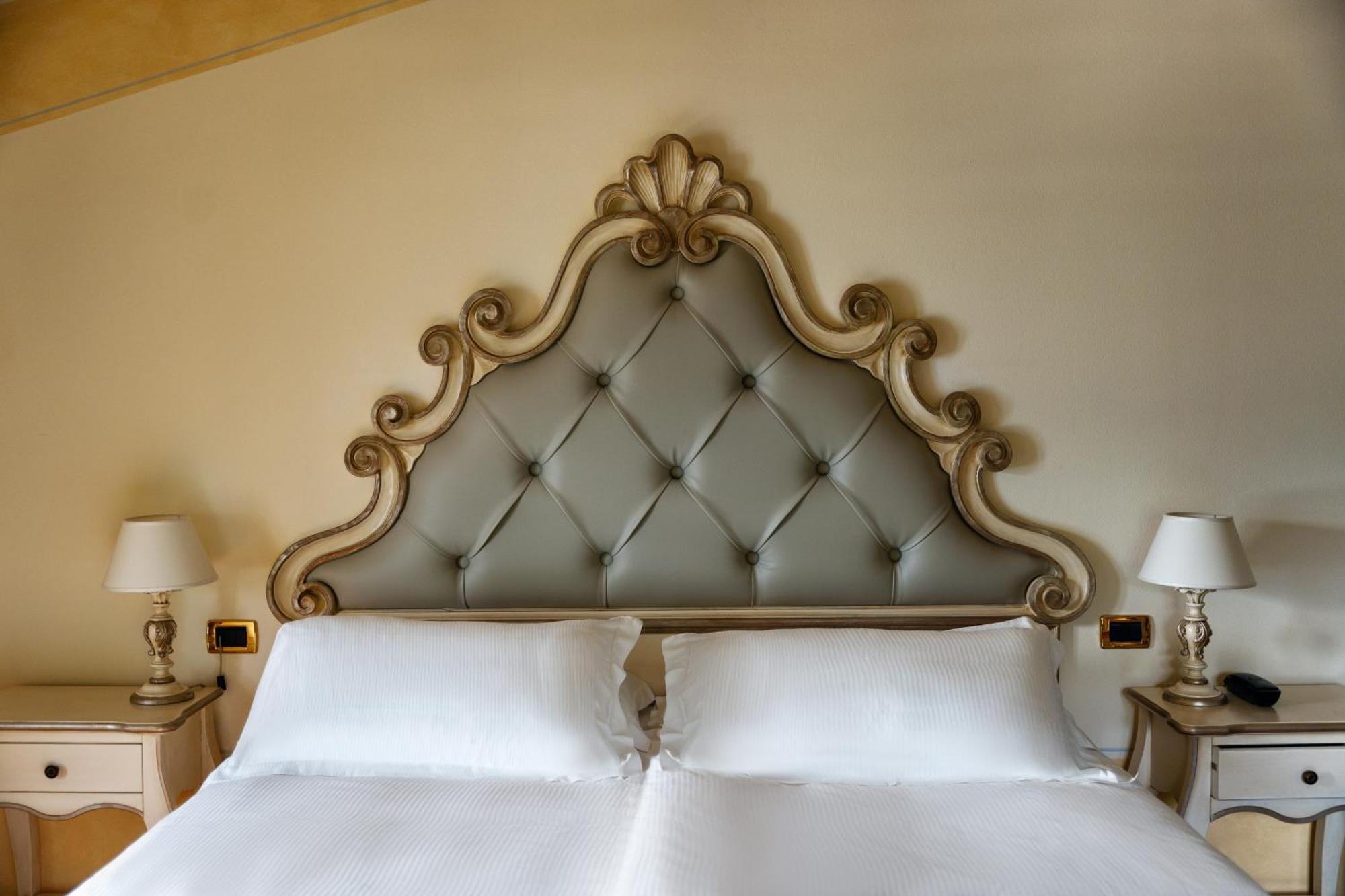 Boutique Hotel Villa Sostaga Gargnano Bagian luar foto